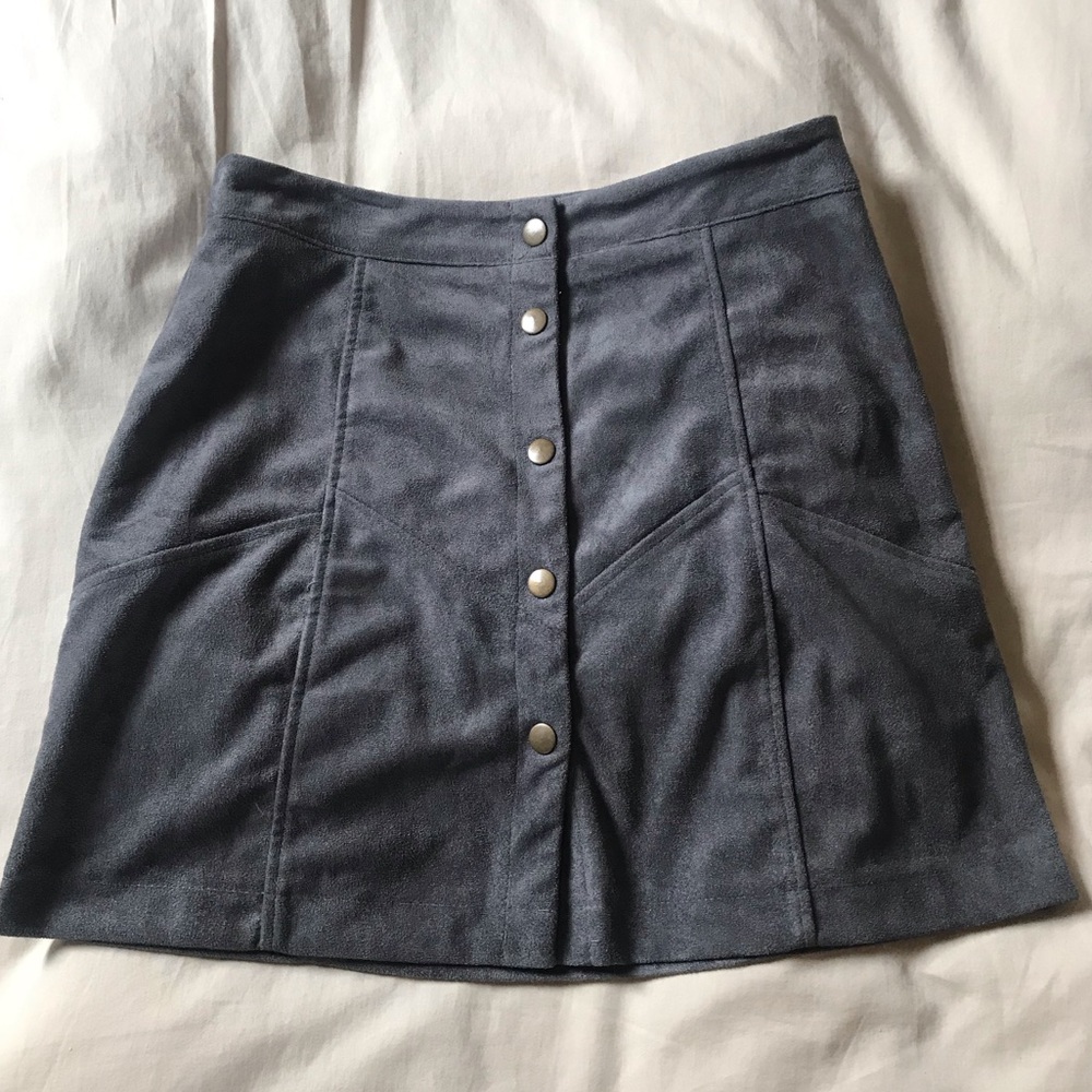 She + Sky Women’s Gray Suede Mini Skirt